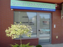 Wejście do gabinetu laryngologicznego dr Szczepana Barnasia, ul. Obrońców Poczty Gdańskiej 13 we
Wrocławiu 